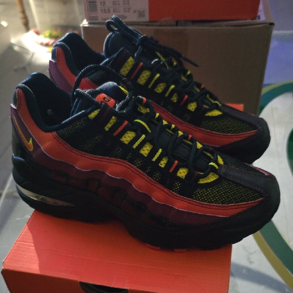 Nike Air Max\' 95 (GS) Black/ engine 1 -team Red-Zest-- 4Y